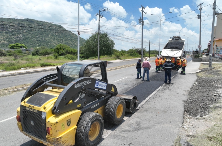  CEI realiza bacheo emergente en vialidades del centro de San Juan del Río