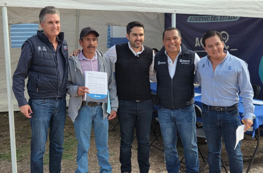 Agustín Dorantes encabeza entrega de 79 contratos de agua potable a familias de Lomas de Menchaca