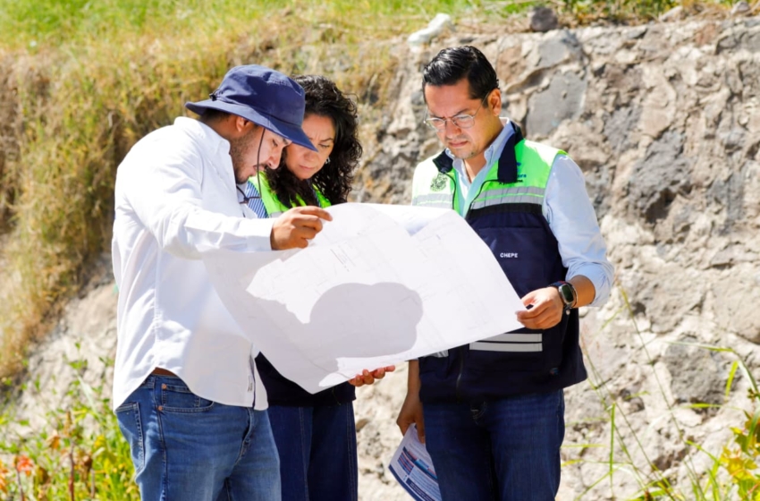  Chepe Guerrero supervisa obras en preescolar comunitario y de drenaje en Corregidora