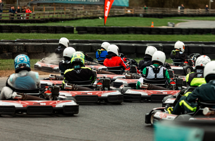  Karting y amigos: por qué se ha convertido en una de las actividades favoritas para grupos y empresas