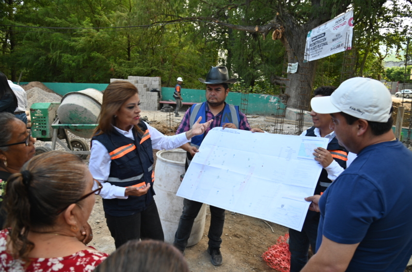  Titular de la CEI supervisa construcción de puente peatonal en Jalpan de Serra