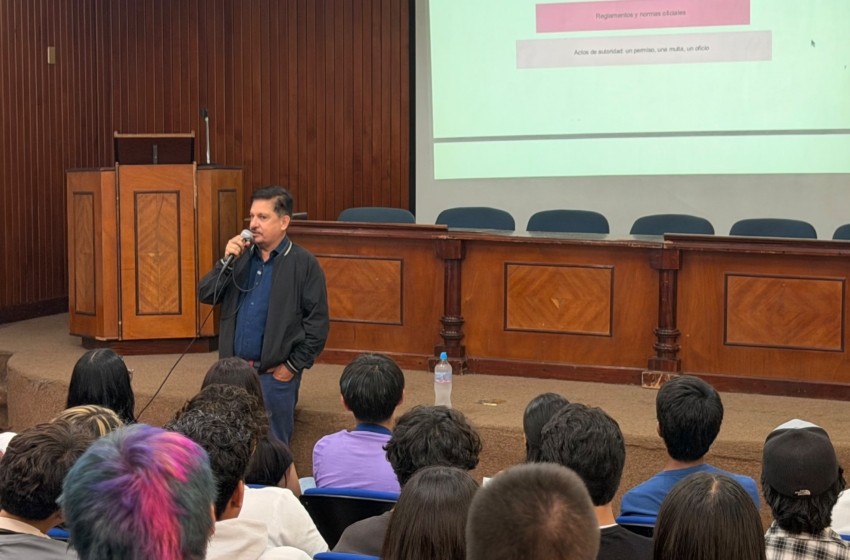  Luis Humberto Fernández dialoga con 200 estudiantes de la UAQ sobre liderazgo y derechos digitales