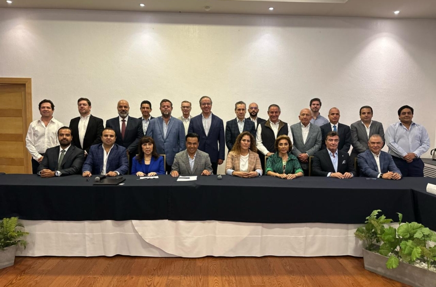  Luis Nava expone ante industriales su visión de política social para Querétaro