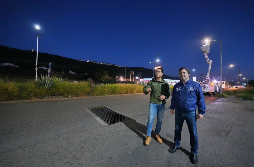  Felifer Macías supervisa instalación de 330 luminarias en el Libramiento Norponiente