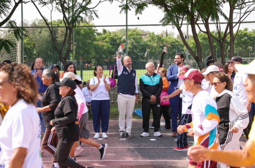  Más de 350 adultos mayores participan en encuentro deportivo estatal en Corregidora