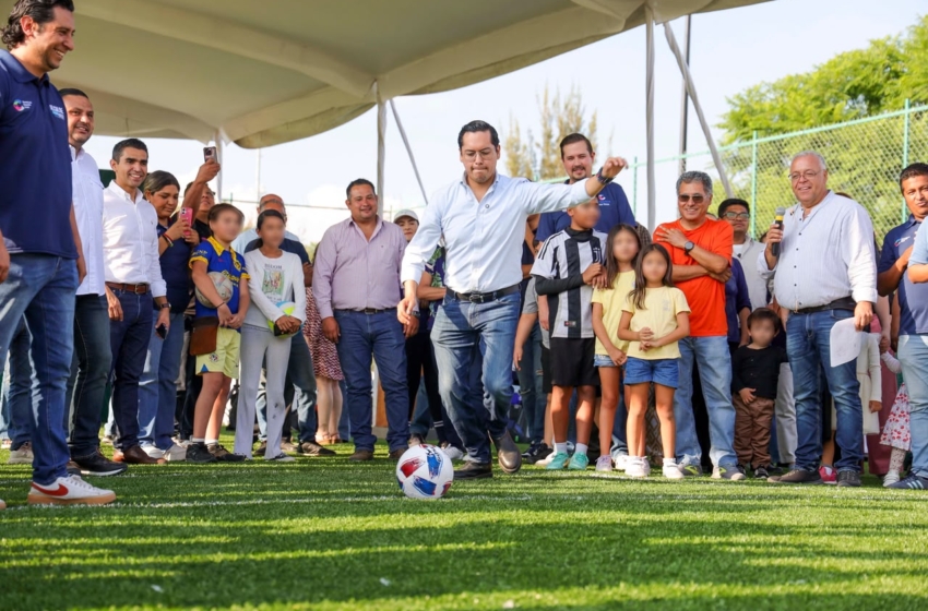  Chepe Guerrero entrega cancha de futbol 5 en Santa Fe
