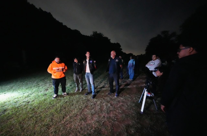  Joya La Barreta reúne a familias para observar el eclipse lunar en Querétaro