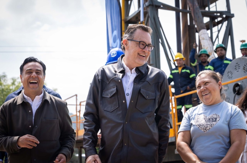  Mauricio Kuri supervisa pozo que llevará agua a cerca de 2 mil habitantes de Huimilpan