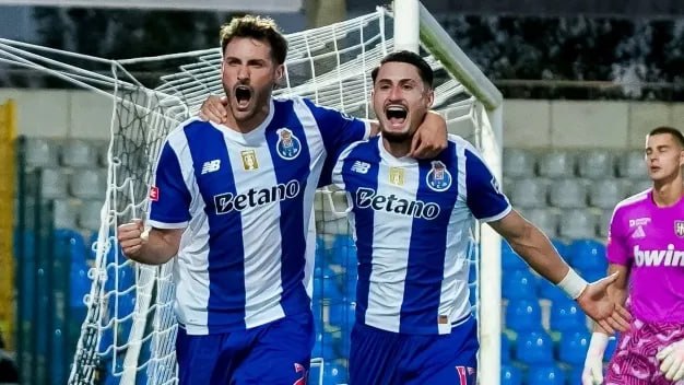  Mexicanos en Europa: Santiago Giménez, Johan Vásquez y Raúl Jiménez marcaron el fin de semana