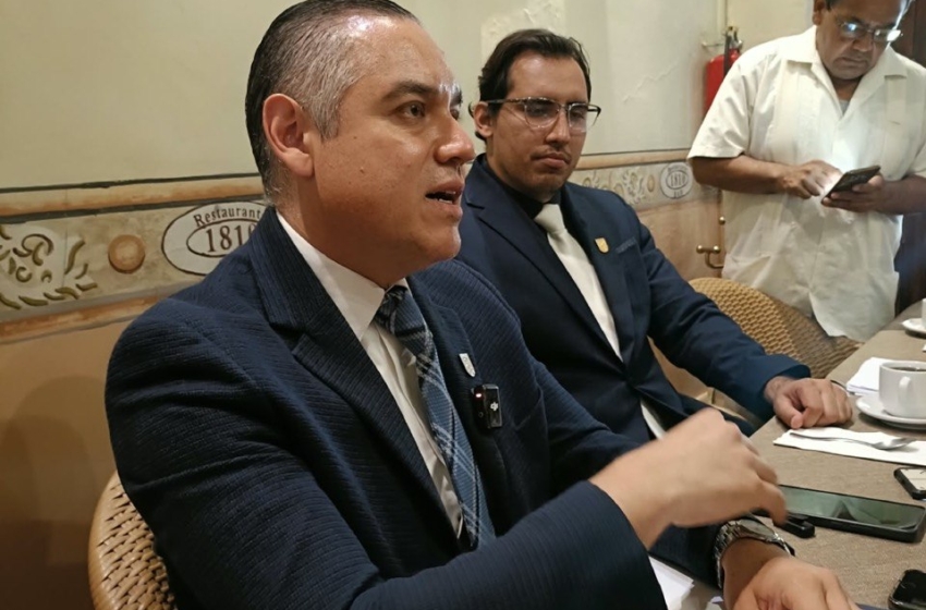  Director de Medicina de la UAQ defiende bienvenida clausurada en Corregidora