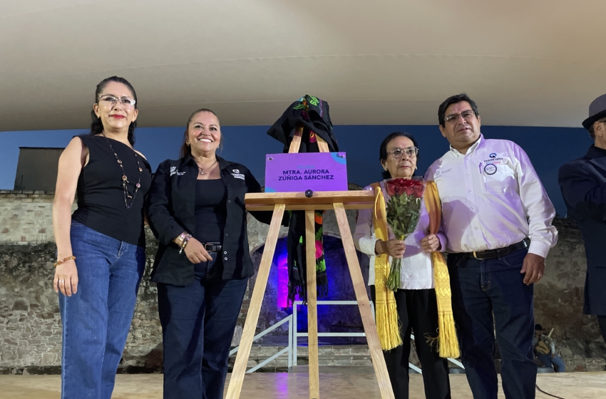  Aurora Zúñiga recibe homenaje por su legado al folclor queretano