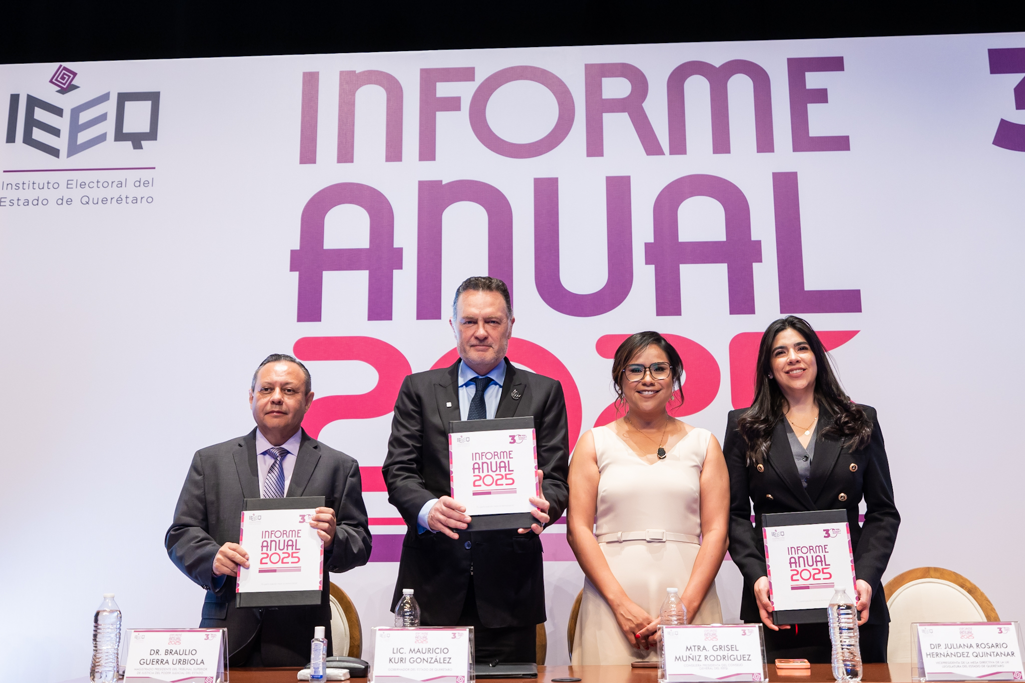  Mauricio Kuri atestigua avances y resultados del IEEQ durante su Informe Anual 2025