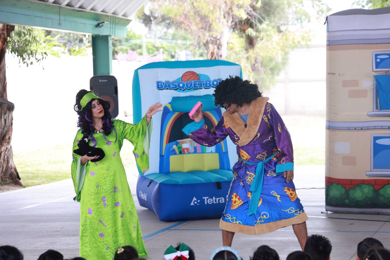  Llevan obra de teatro sobre alimentación saludable y ejercicio a escuelas de Querétaro