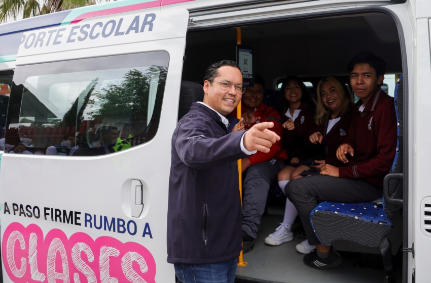  Corregidora brinda transporte gratuito a más de 600 estudiantes
