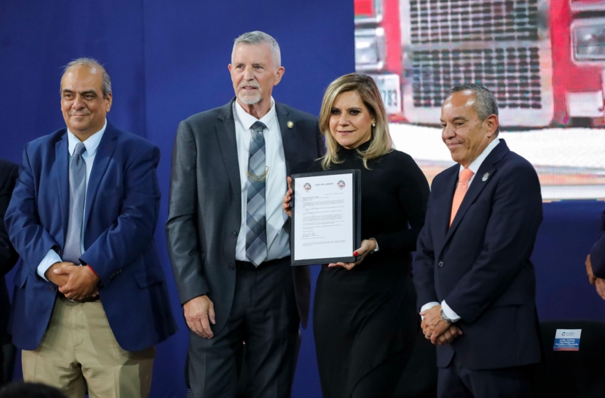  Corregidora recibe camión de bomberos y equipo de protección de Laredo, Texas