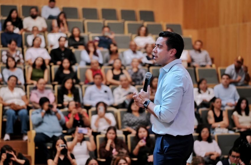  Felifer Macías entrega 145 Becas de Movilidad Internacional Vive México