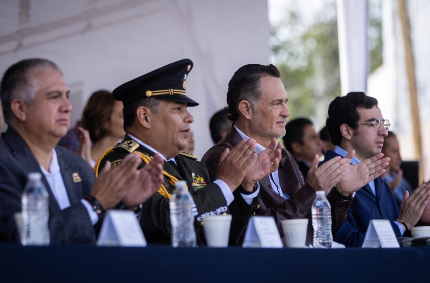  Desfile por la Independencia reúne a 9 mil 500 asistentes en Querétaro