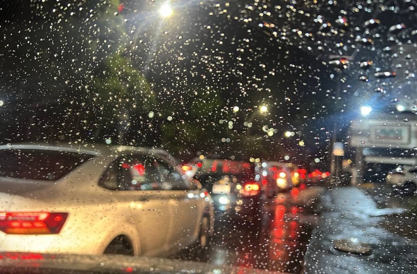  Lluvias dejan anegaciones y vehículos varados en la zona metropolitana de Querétaro