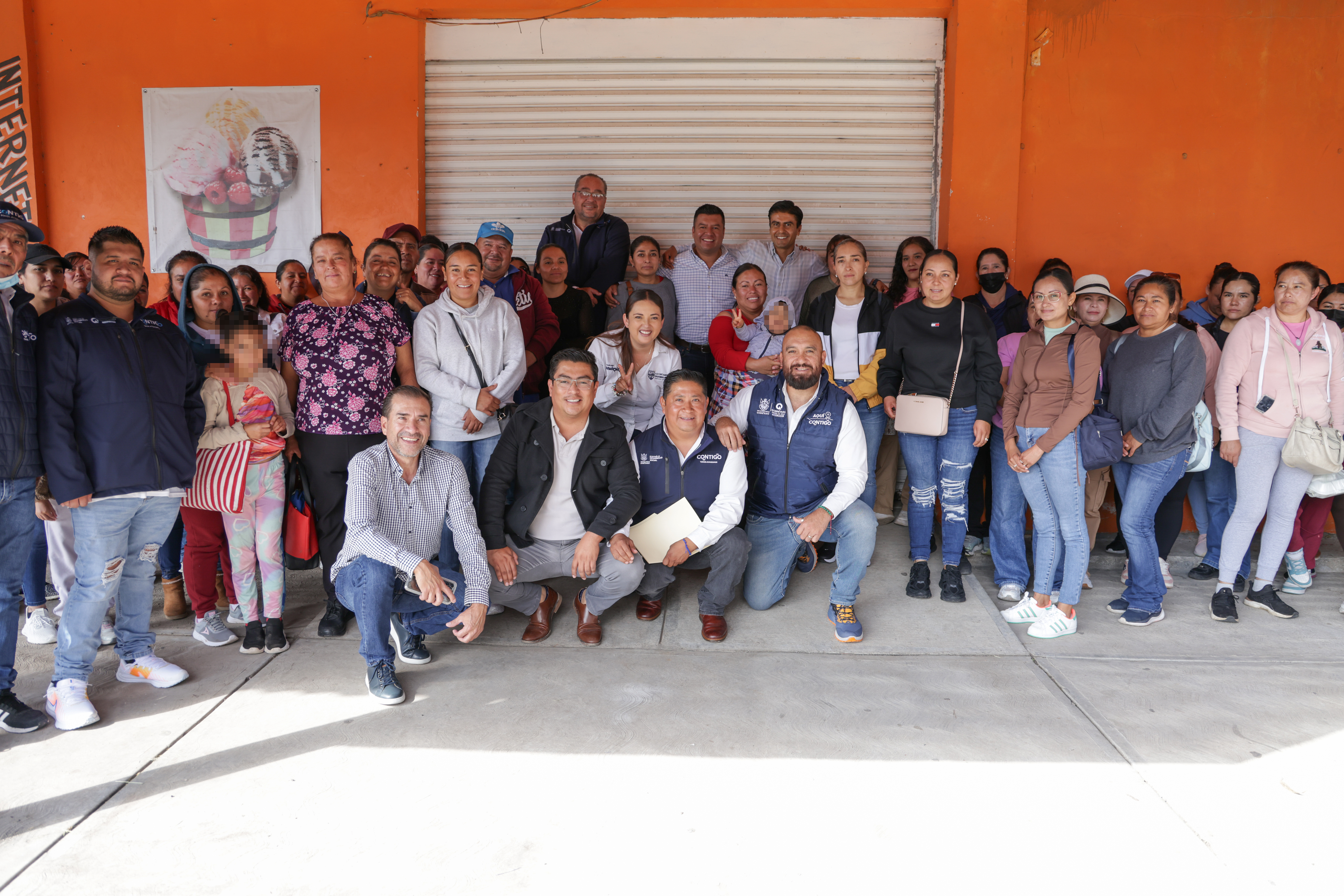  SEDESOQ entrega cuartos prefabricados a familias de Huimilpan