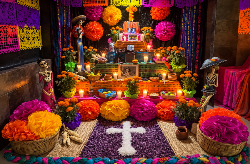  USEBEQ realiza concurso de Altares de Muertos para preservar tradiciones mexicanas