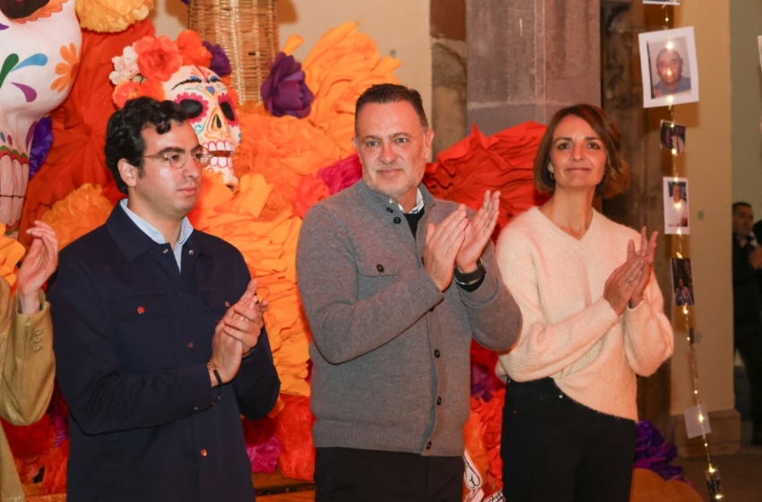 “Dulces Recuerdos”: Mauricio Kuri inaugura altar de Día de Muertos en Palacio de la Corregidora
