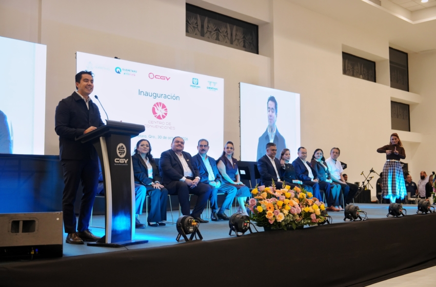  Felifer Macías inaugura Centro de Convenciones de Caja Gonzalo Vega en Querétaro