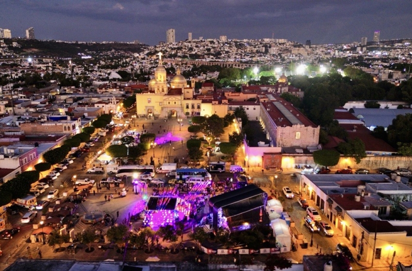  Los Arcos, el mirador y el Templo de la Cruz se llenan de calaveras por Día de Muertos
