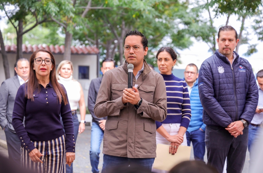  Chepe Guerrero entrega obra de barda perimetral en preescolar de Vista Hermosa