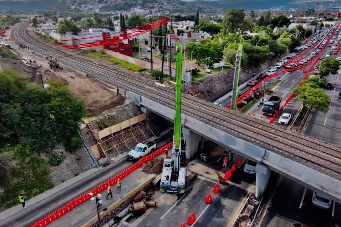  SICT iniciará reparación de viviendas afectadas por obras del tren México-Querétaro