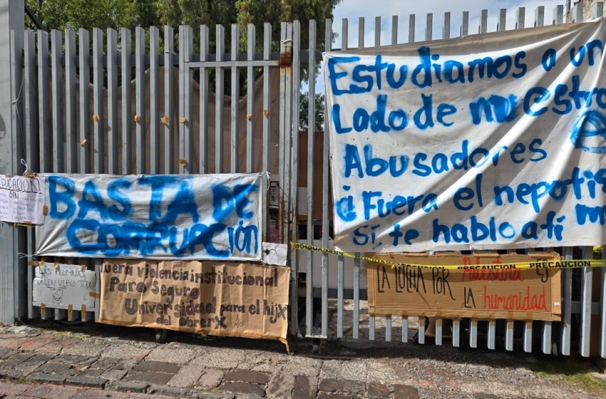  Estudiantes toman Filosofía de la UAQ; exigen respuestas y convocan a asamblea