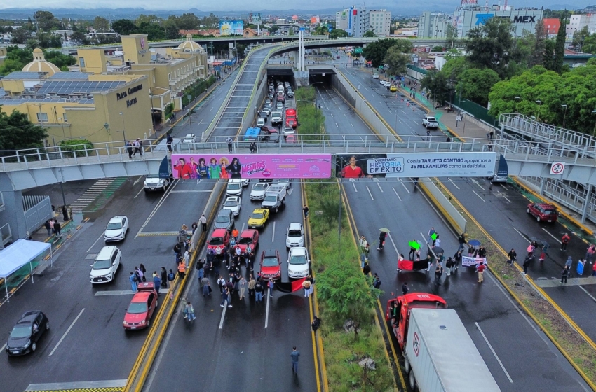  Segundo bloqueo en 5 de Febrero por trabajadores del IMSS; se suman protestas en El Marqués